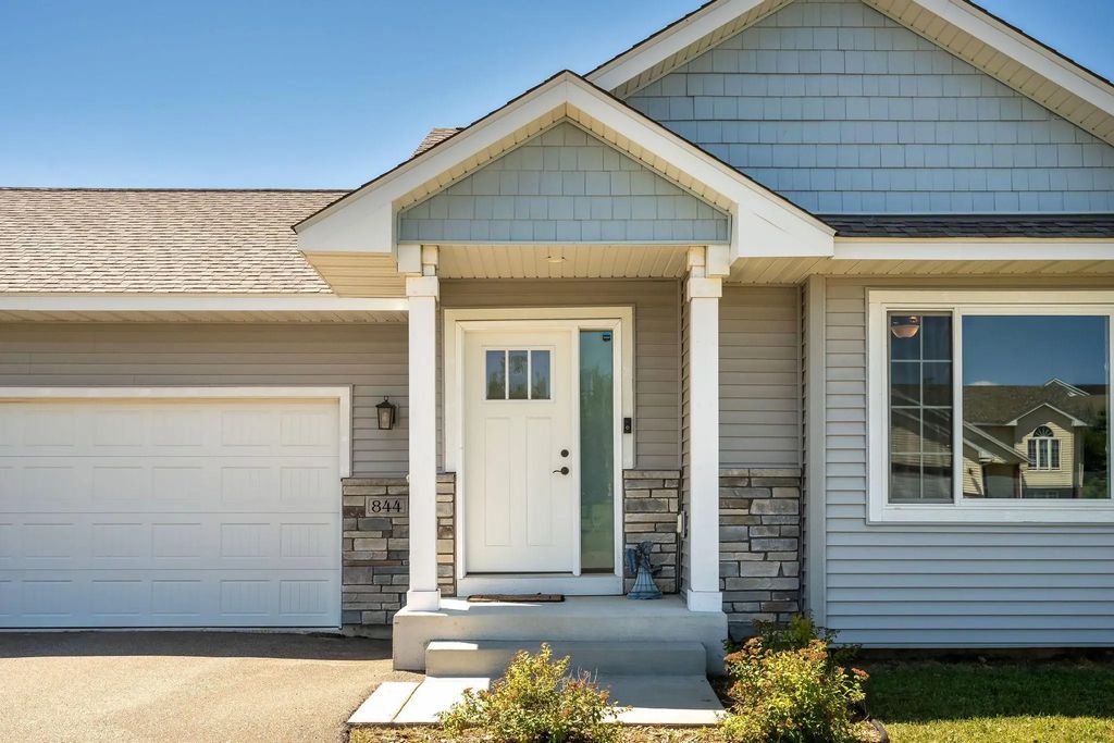 844 Jack Pine Trail, Somerset