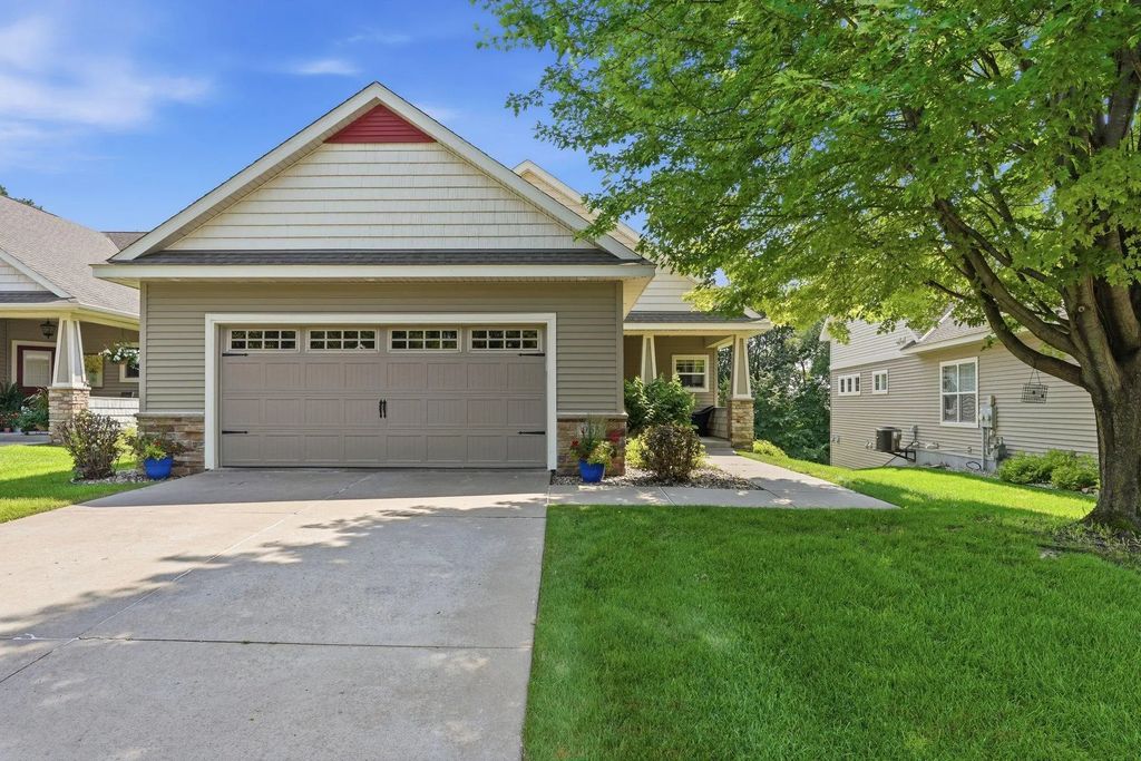 953 Firesteed Ridge, Waconia
