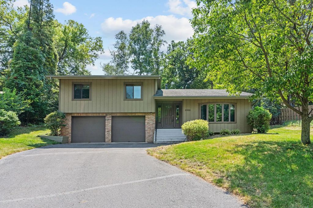5986 Mckinley Street Ne, Fridley