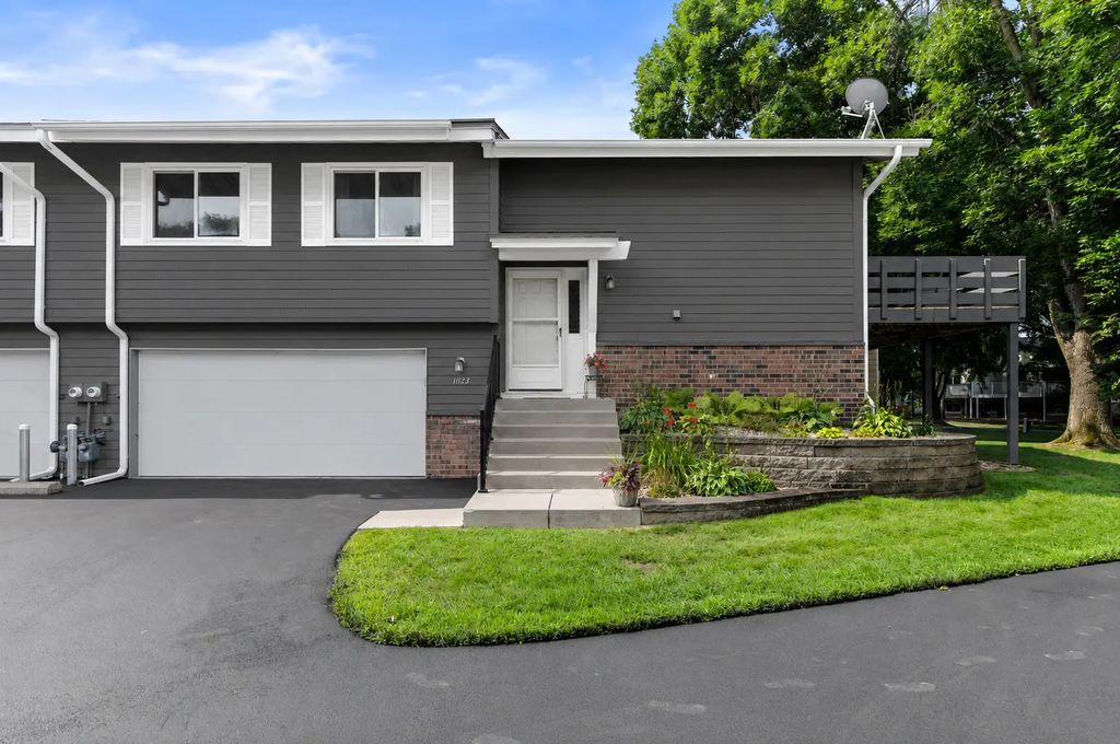 11123 Xavier Circle, Bloomington