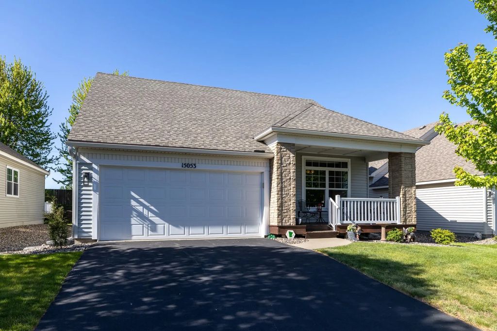15053 Dutchman Way, Apple Valley