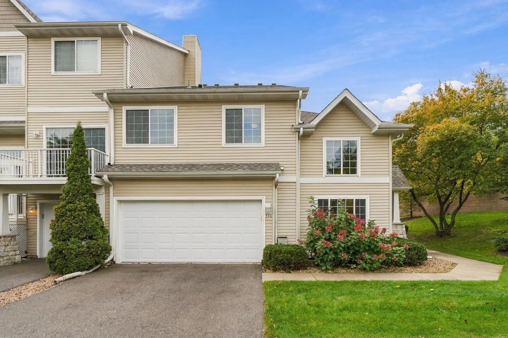 556 Willoughby Way W, Minnetonka