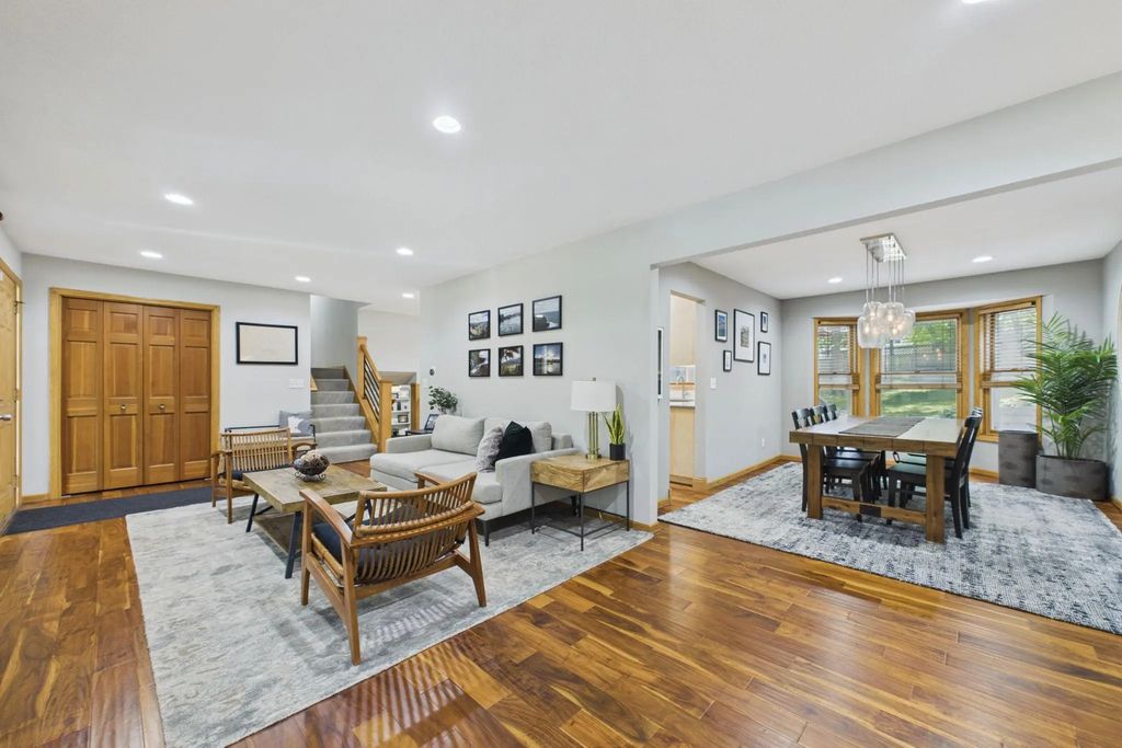 30 B Street, Saint Paul