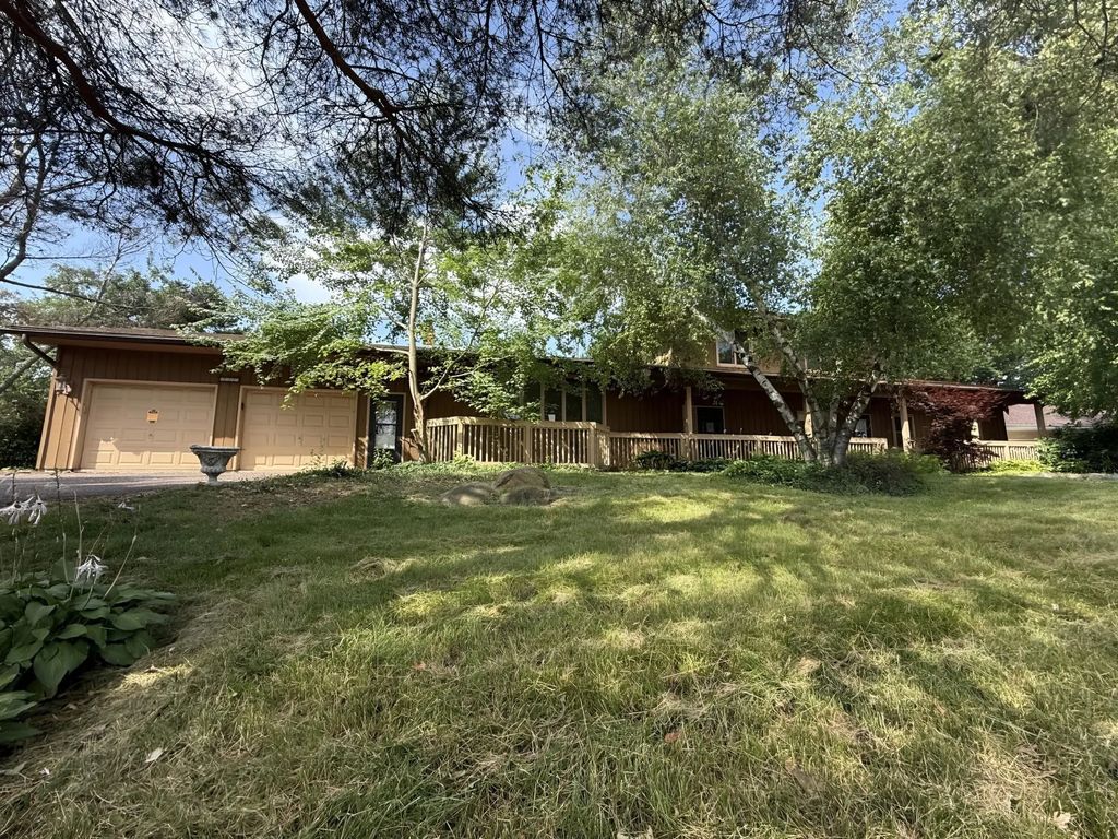 4497 S Oak Leaf Court, Vadnais Heights