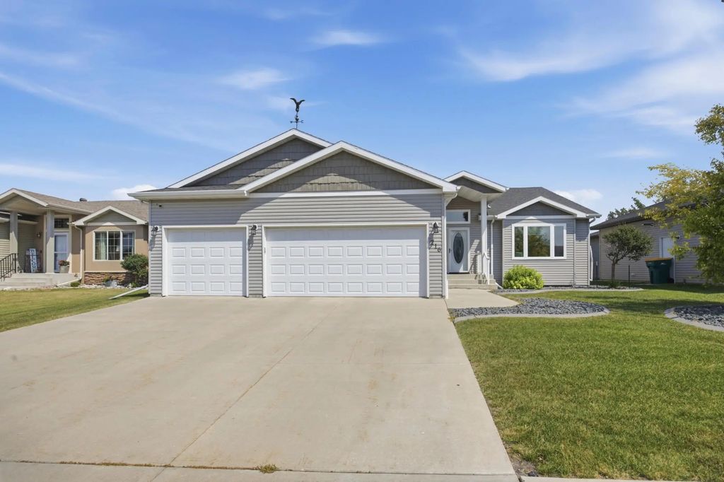 216 30th Avenue E, West Fargo