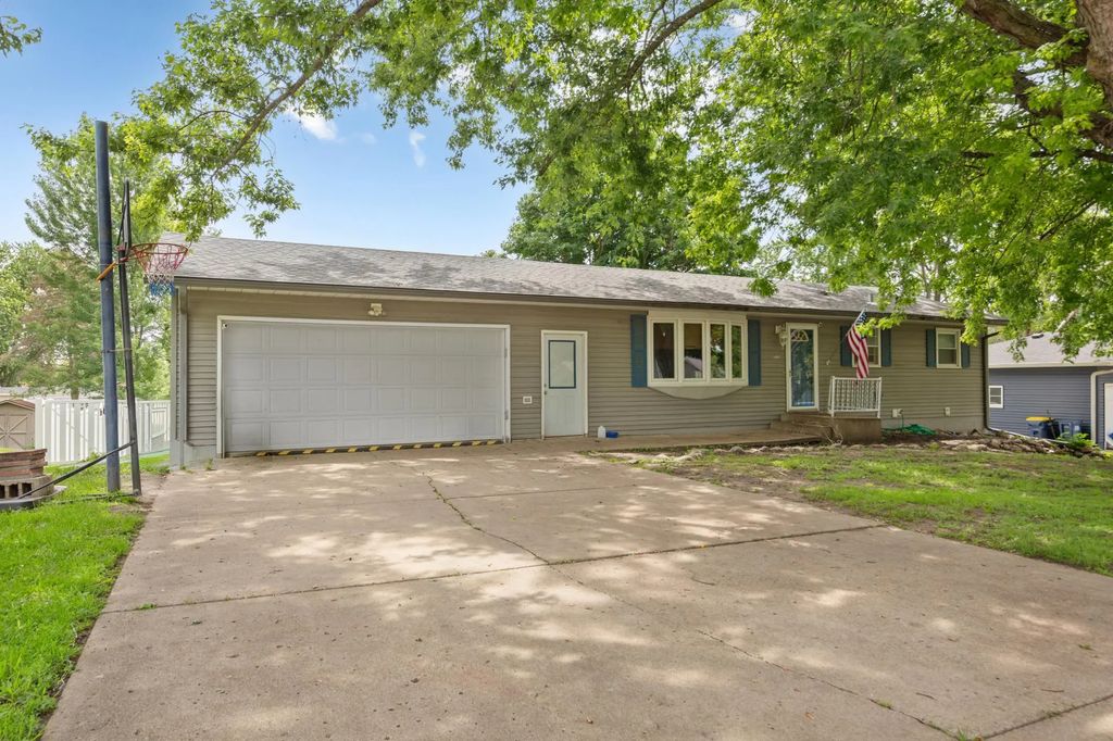 1401 Summer Lane, Faribault