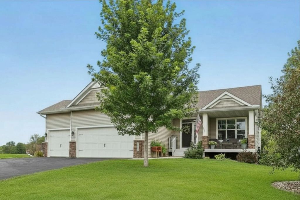 17301 Eastwood Avenue, Lakeville