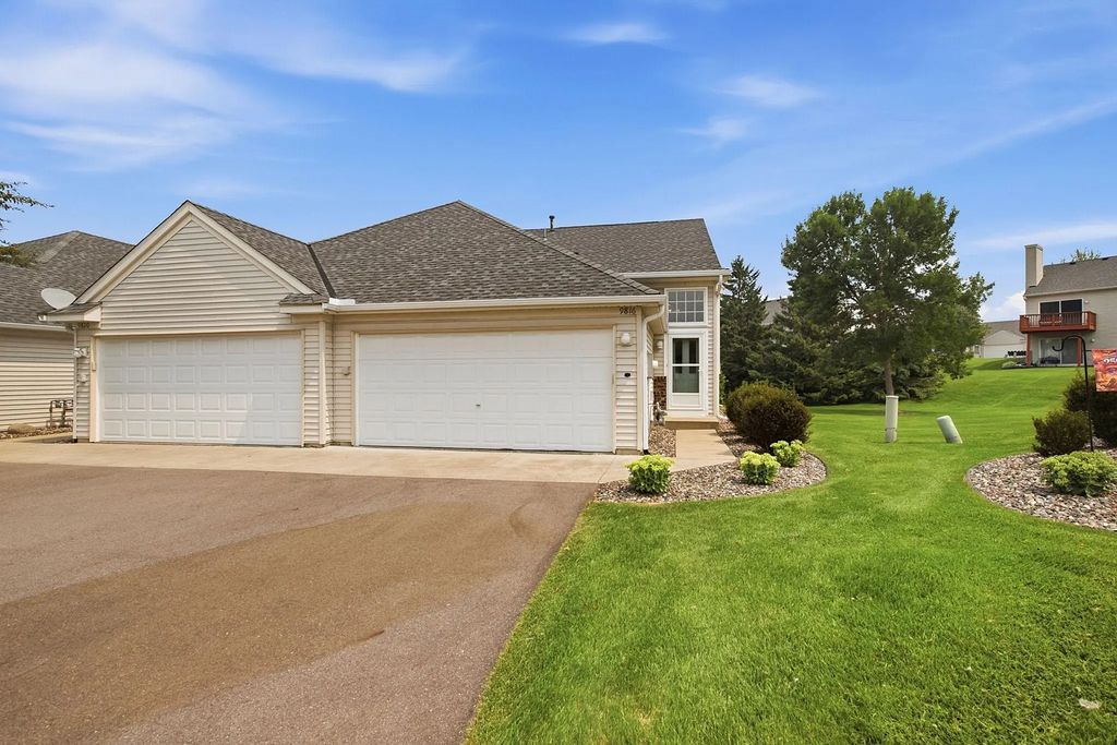 9816 Zinnia Lane N, Maple Grove