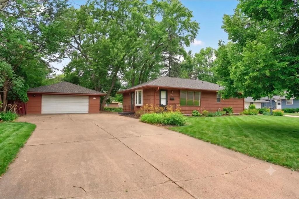 6941 Idaho Avenue N, Brooklyn Park