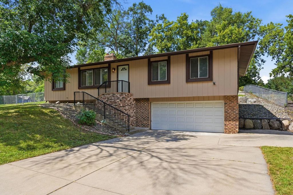 13412 Arden Circle, Burnsville