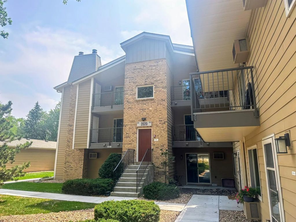 2020 Ridge Drive 16, Saint Louis Park