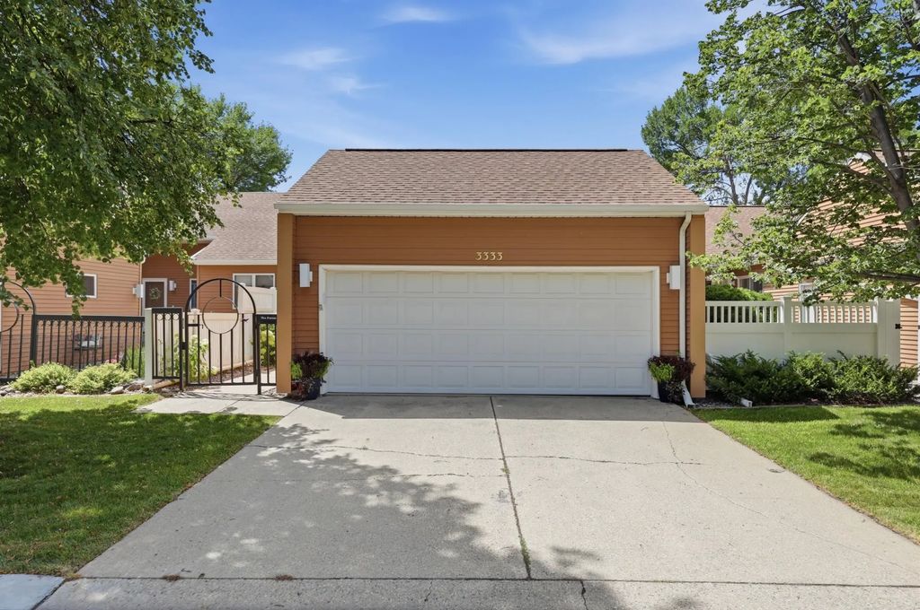 3333 W Prairiewood Drive S, Fargo