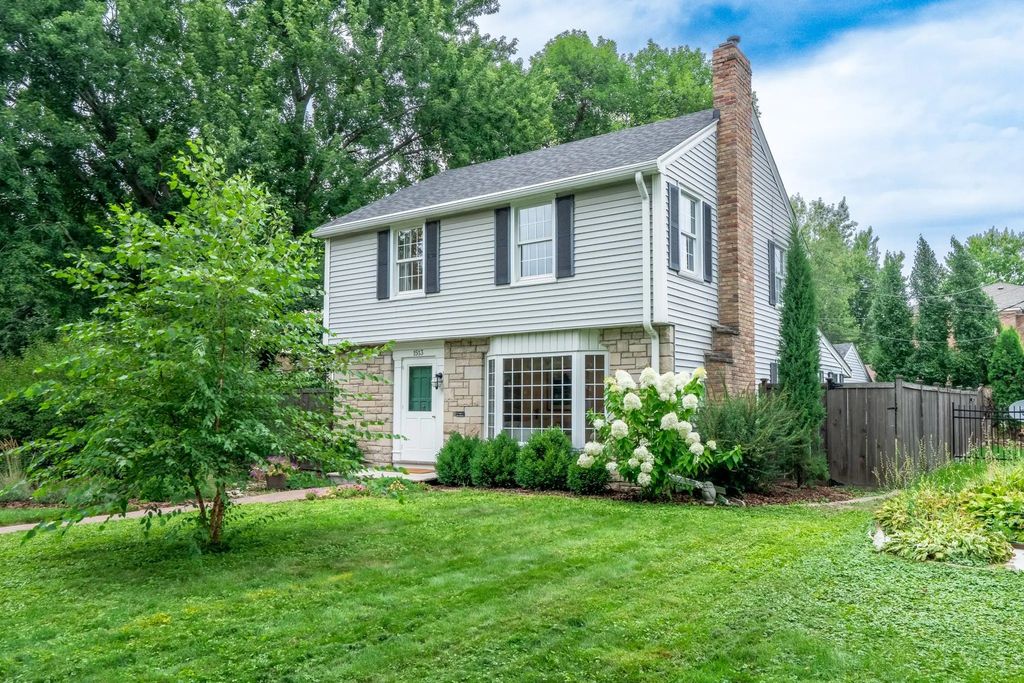 1513 California Avenue W, Falcon Heights