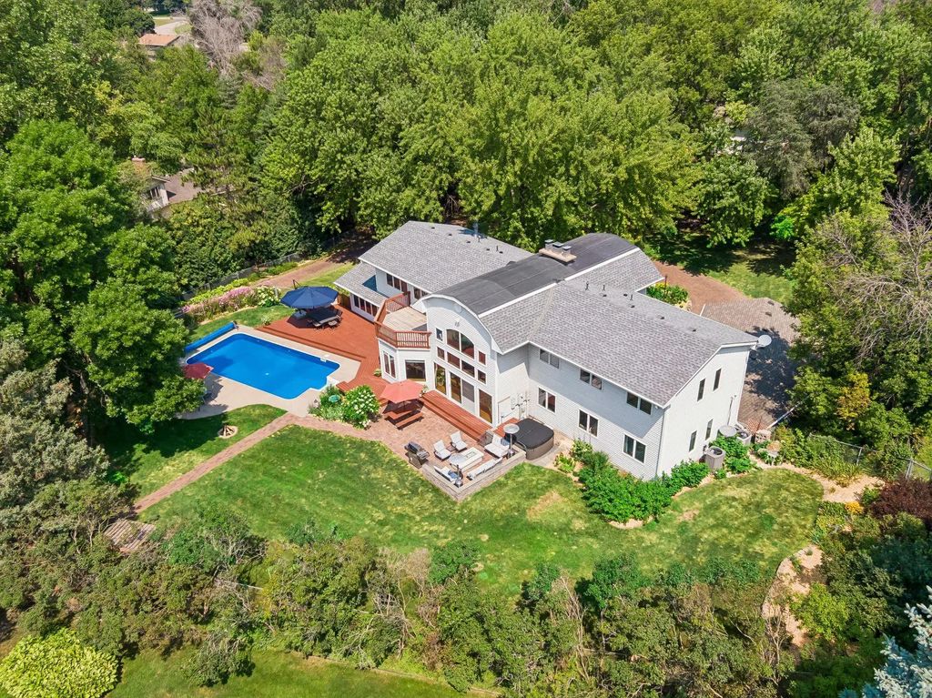 2200 Holly Lane N, Plymouth