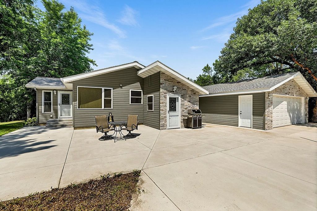 6642 Old Highway 52, St Cloud
