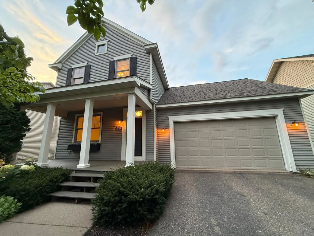 11374 Balsam Way, Woodbury