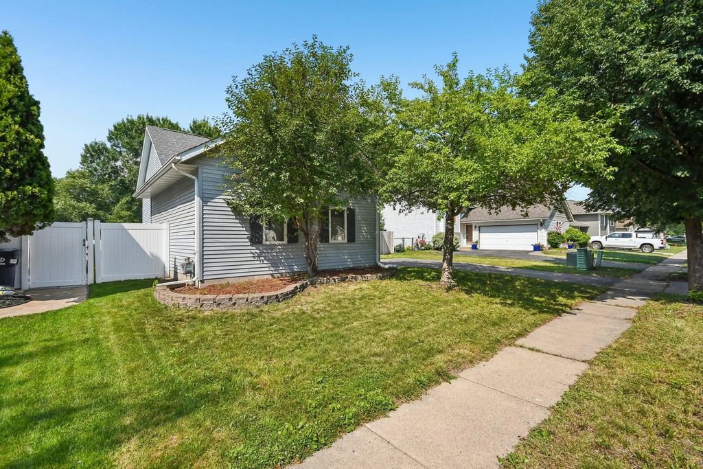 905 Walnut Street, Farmington