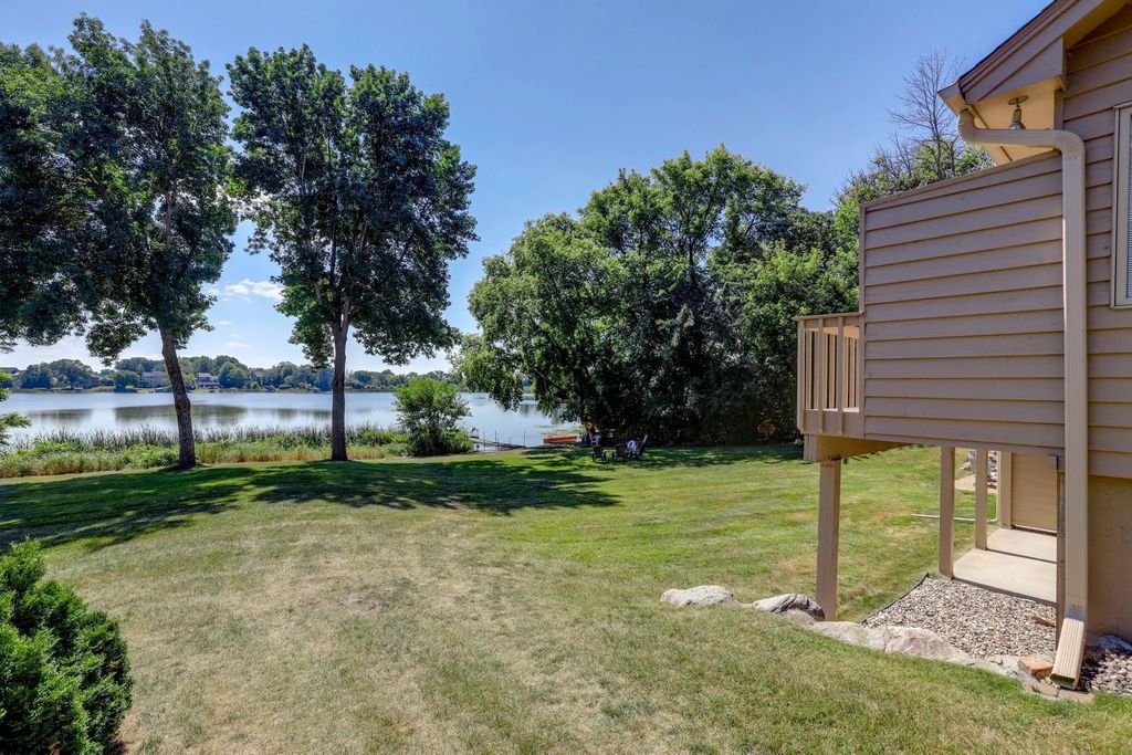 1624 Waterbury, Waconia