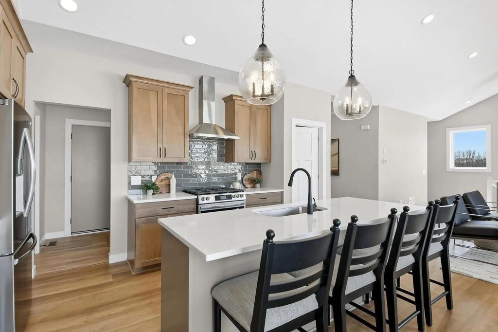 19719 Brooklyn Trail, Farmington