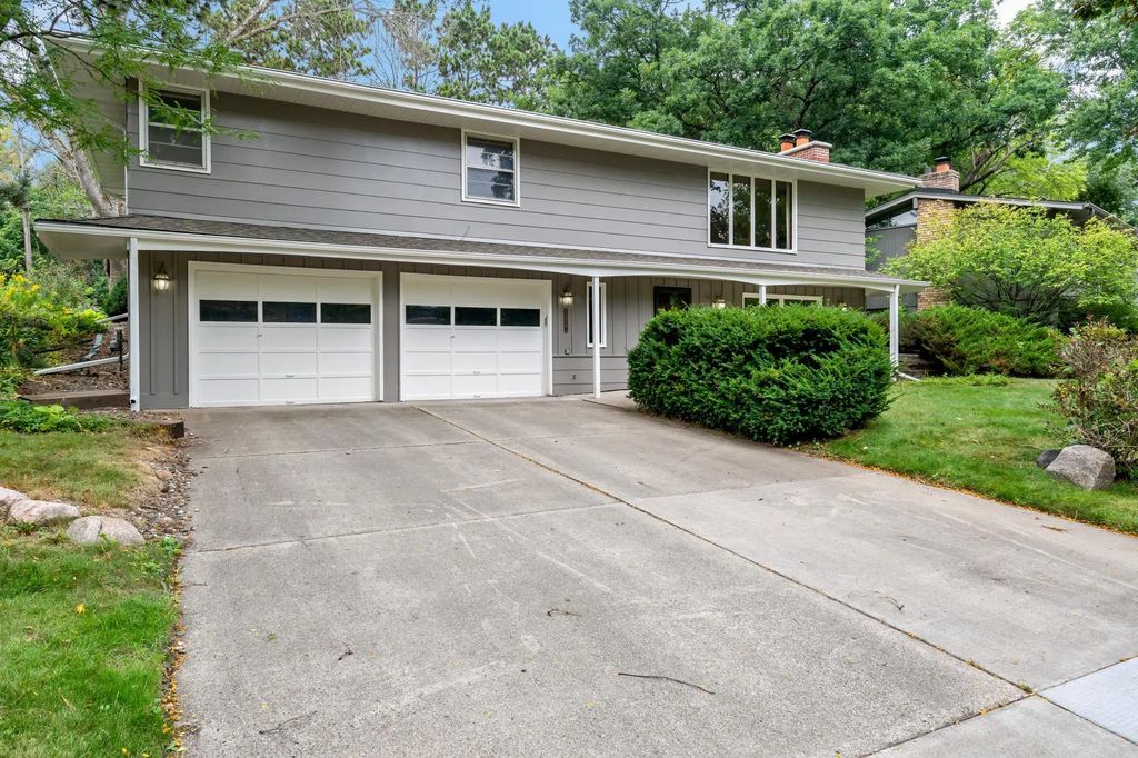 5921 Wisconsin Circle N, New Hope