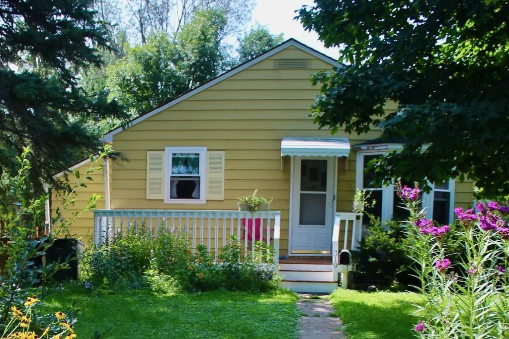 319 W Douglas Avenue, Fergus Falls