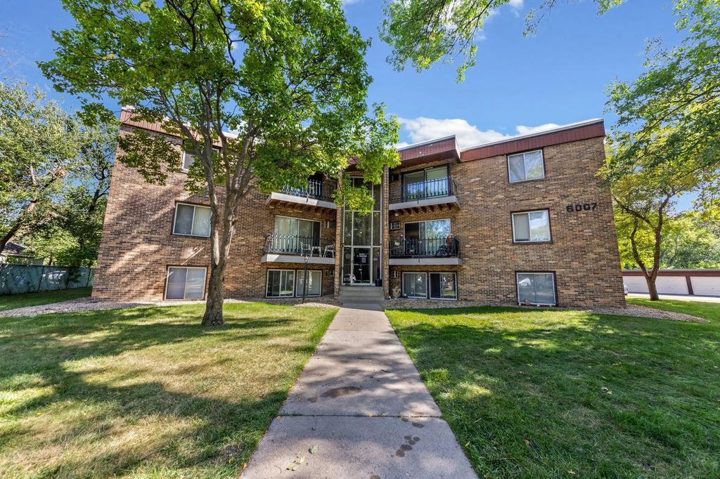 6007 W Broadway Avenue 303, New Hope