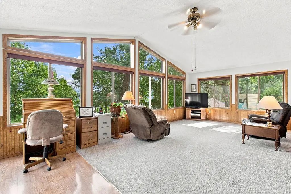 65560 210th Street, Litchfield