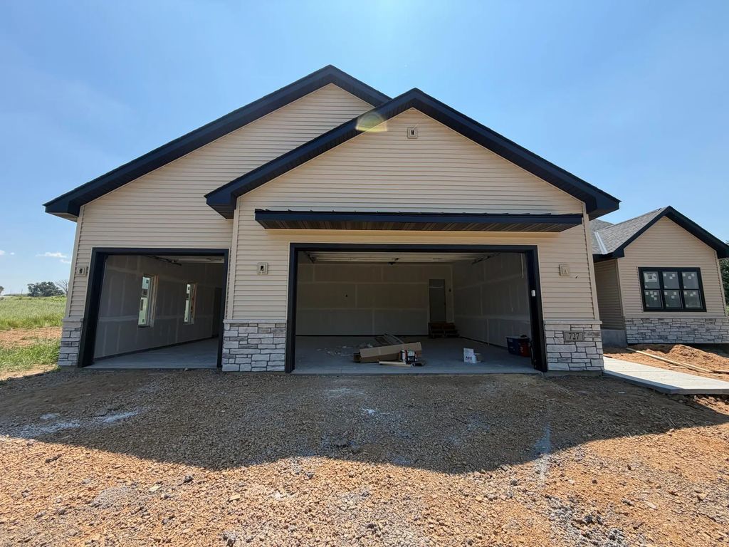 727 Mojo Trail, Hudson