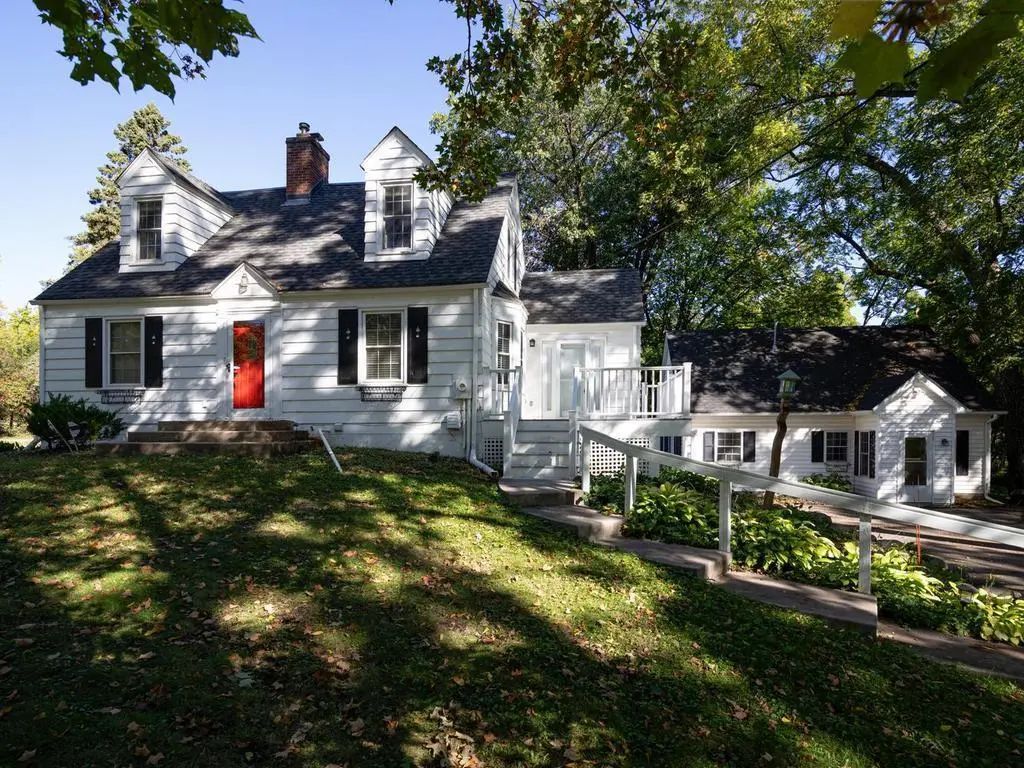 26270 Smithtown Road, Excelsior