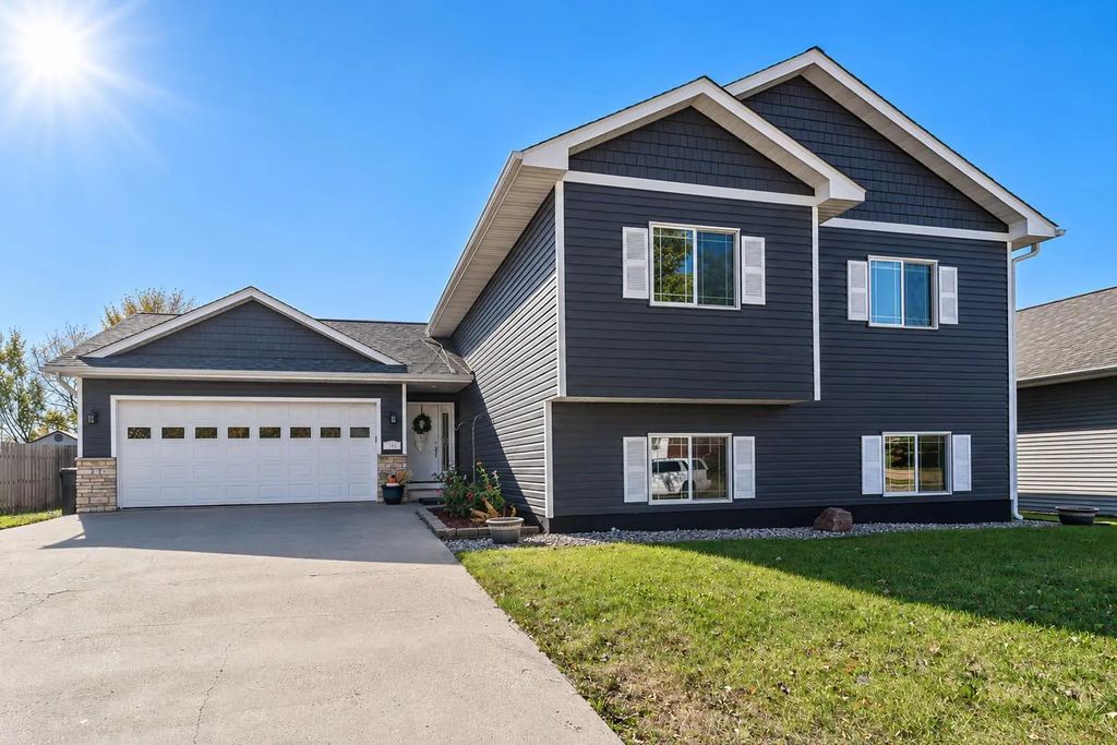 109 Cougar Drive, Mankato