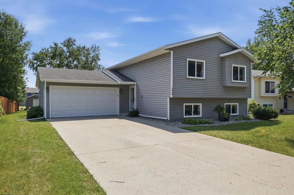 2523 33rd Avenue S, Moorhead
