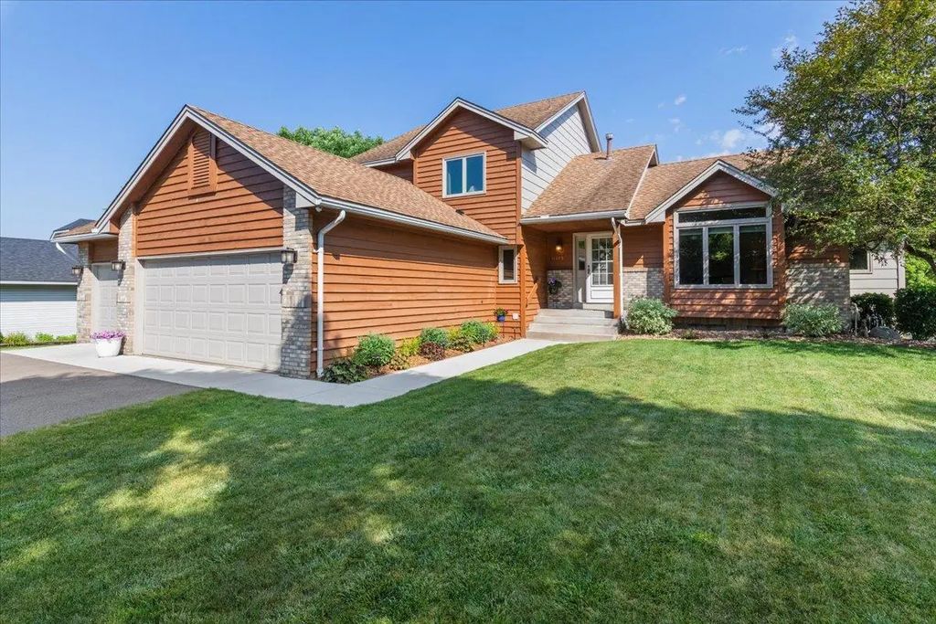 11273 N Eagle Lake Boulevard, Maple Grove