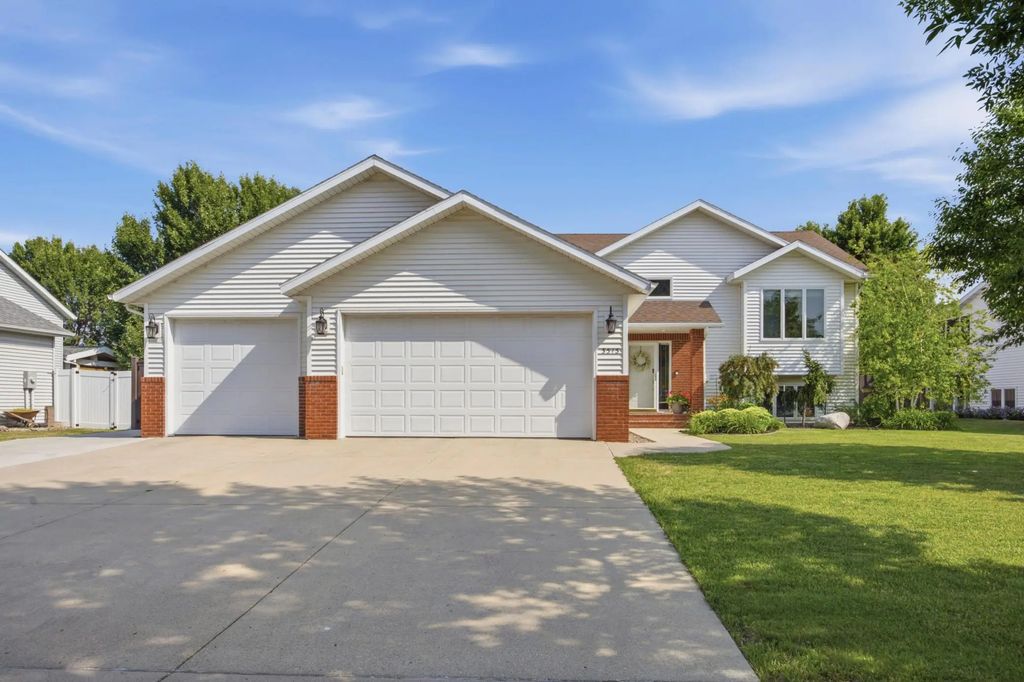 3515 44th Avenue S, Fargo