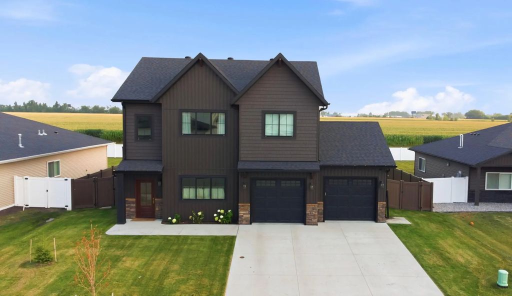 4335 23rd Avenue S, Moorhead