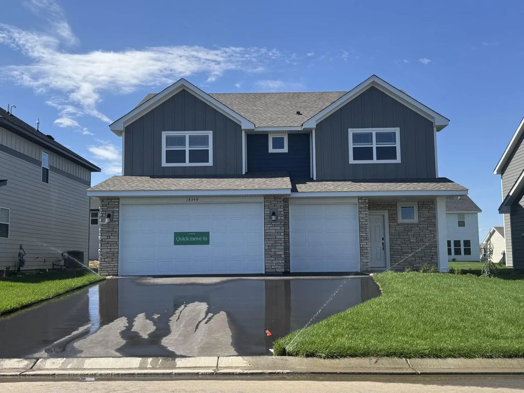 18349 Gladiator Drive, Lakeville