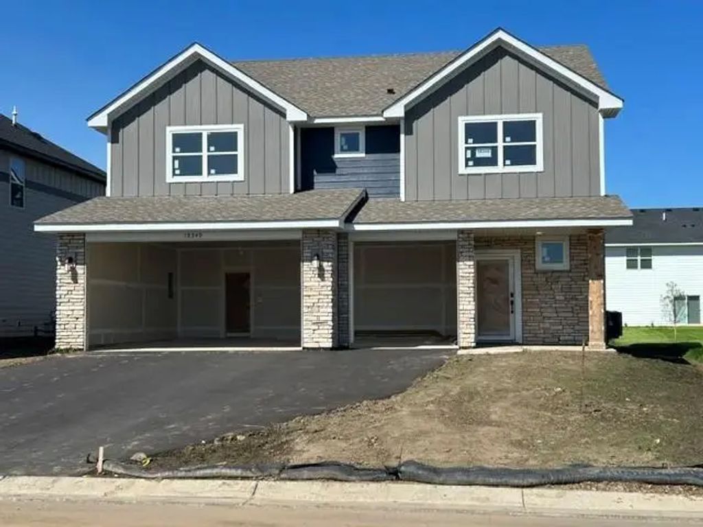 18349 Gladiator Drive, Lakeville