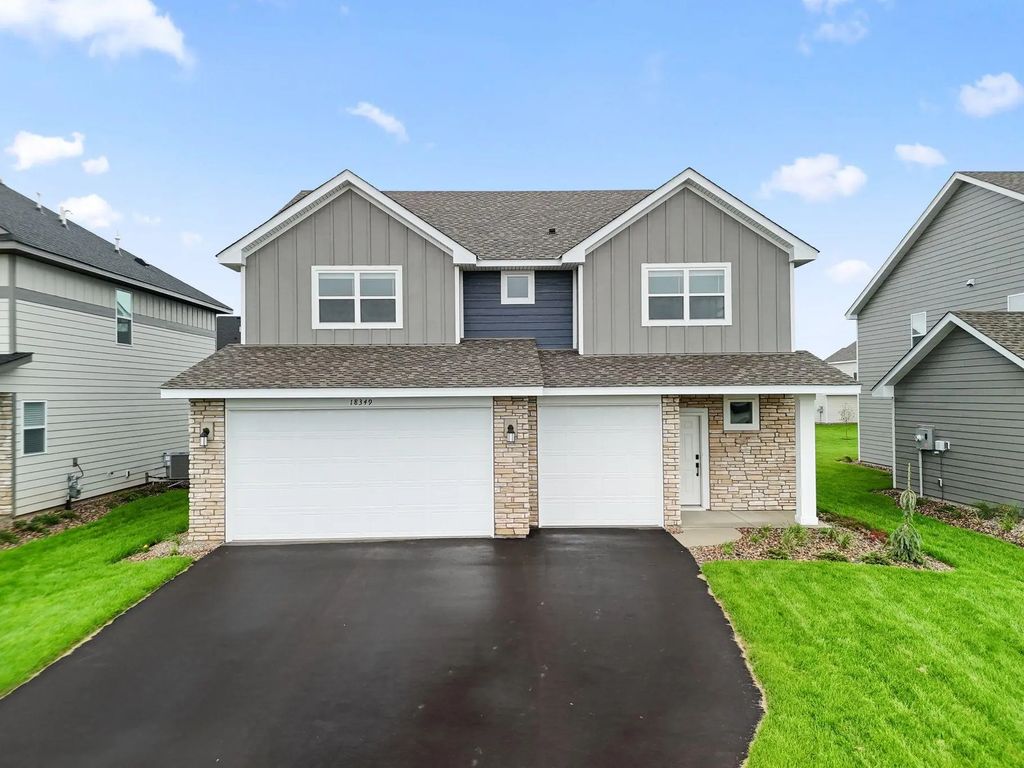 18349 Gladiator Drive, Lakeville