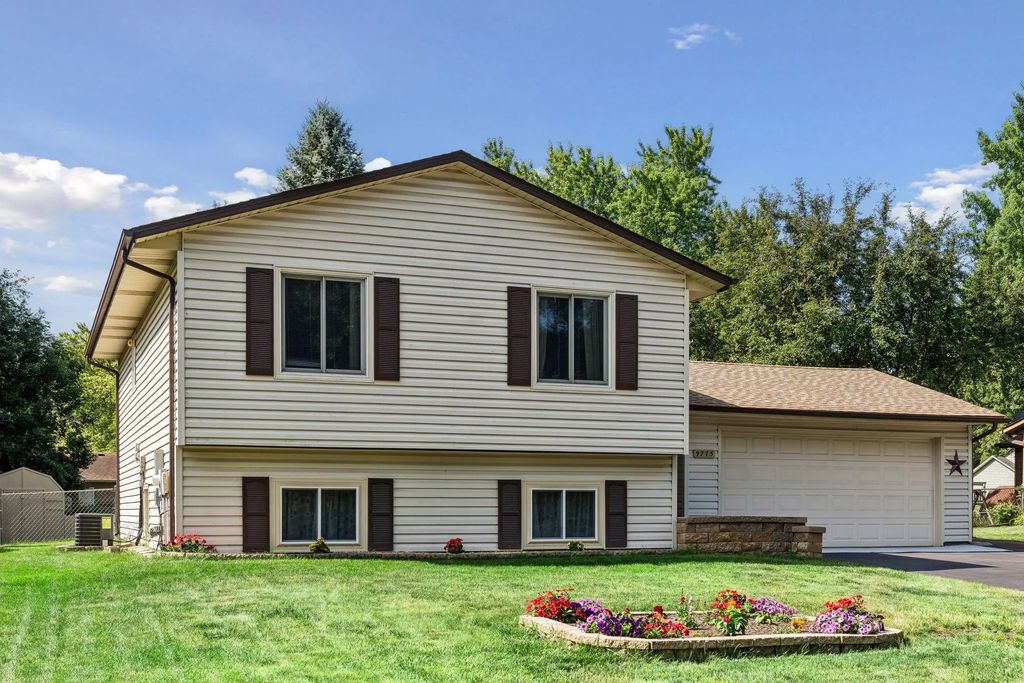 9775 103rd Avenue N, Maple Grove
