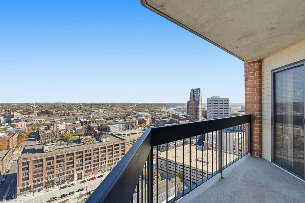 78 10th Street E 2807, St Paul
