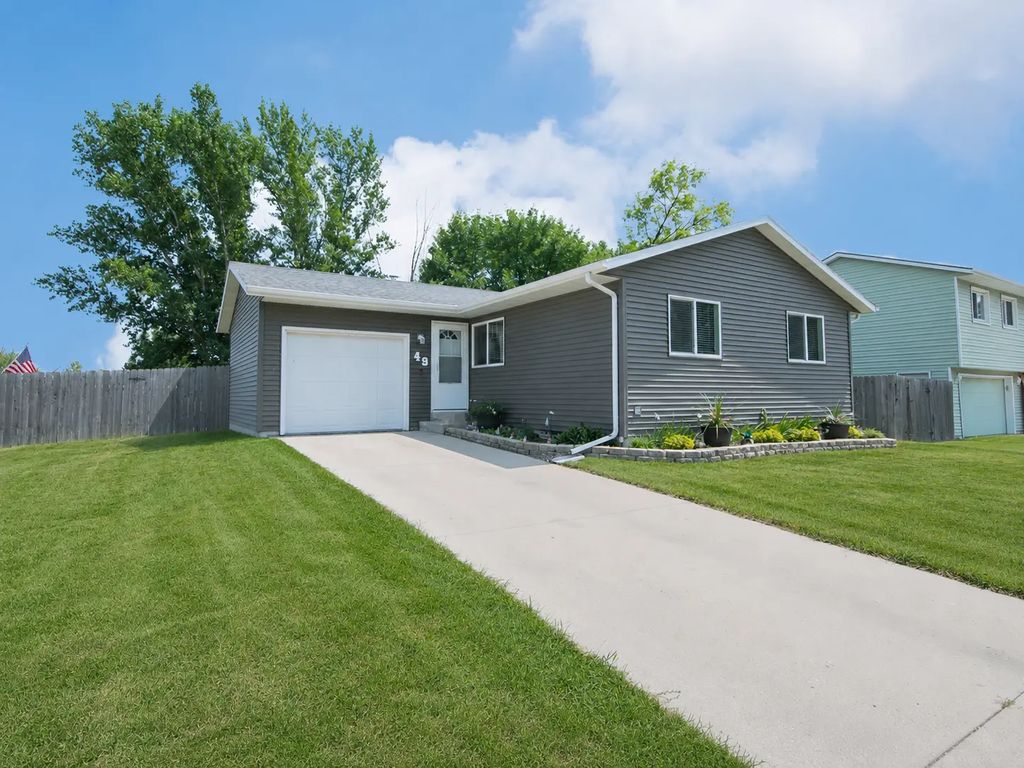 49 Evergreen Circle, West Fargo