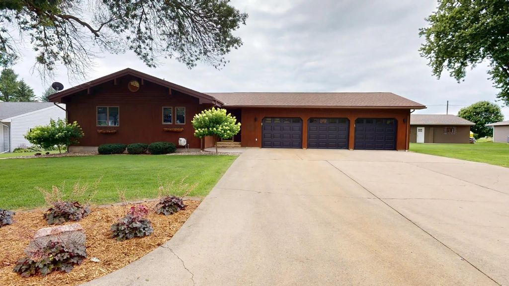 2017 Highland Avenue, Albert Lea