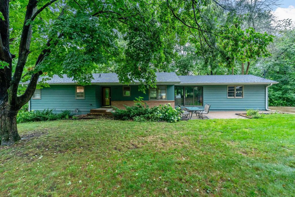 16925 13th Avenue N, Plymouth