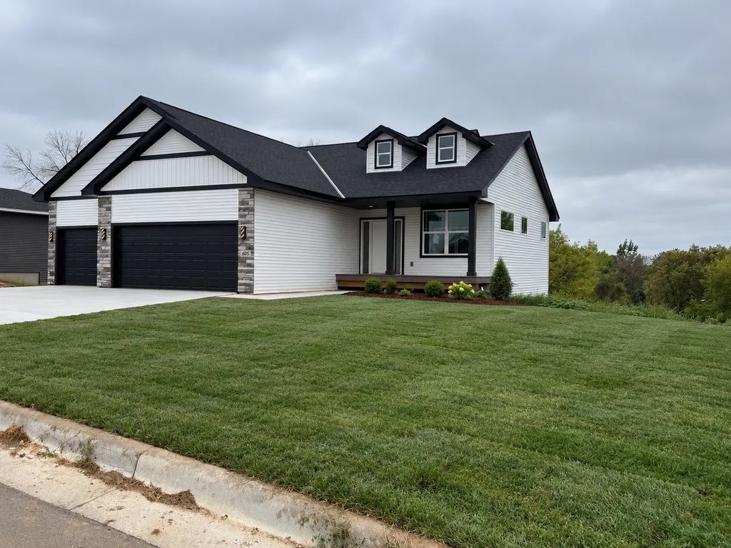 605 E 9th Street, Zumbrota