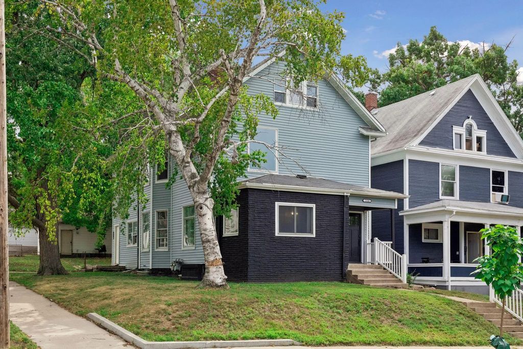 2326 Bryant Avenue N, Minneapolis