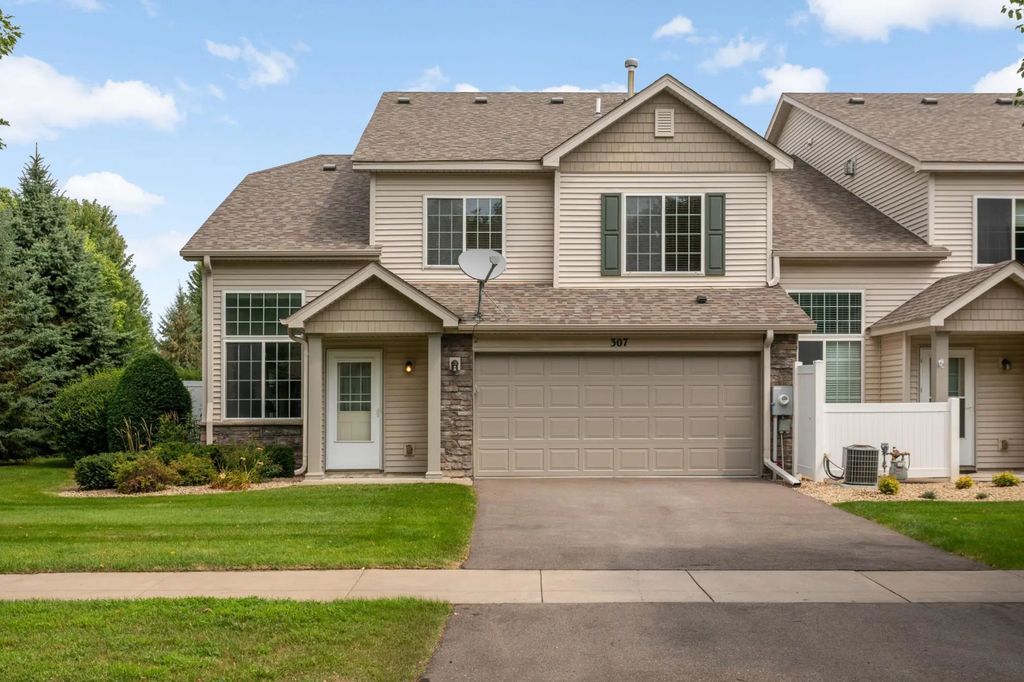 307 Arrowhead Drive, Lino Lakes