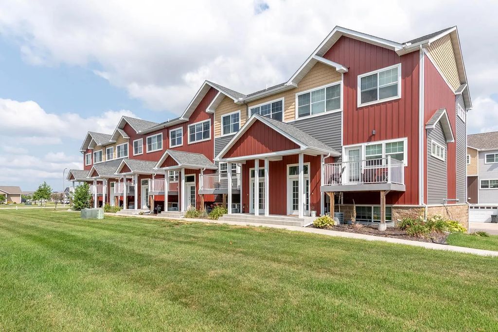 3025 Bluestem Trail, Mankato