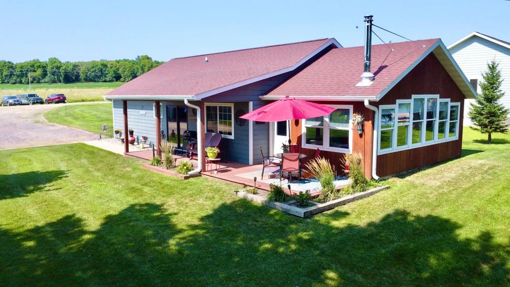 83177 Salmonson Drive, Clinton