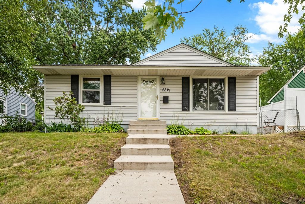 2821 Quebec Avenue S, Saint Louis Park