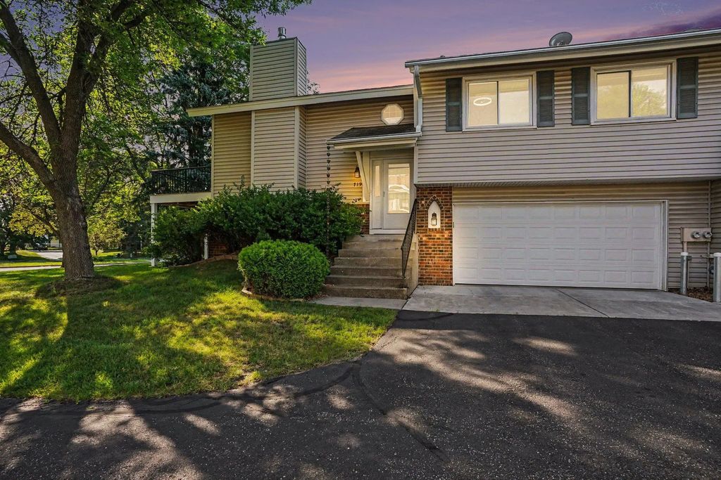 719 Evergreen Court, Burnsville
