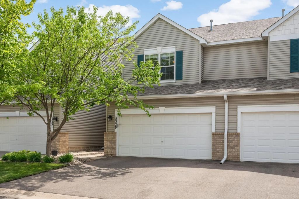 15329 Flower Way 179, Apple Valley